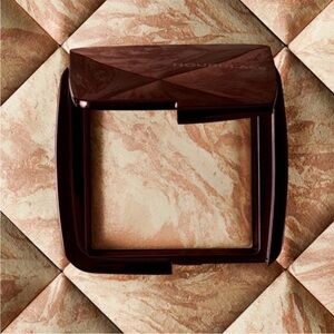BNWT Hourglass AMBIENT™ LIGHTING INFINITY POWDER finishing powder